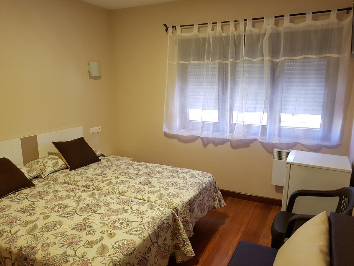 Pension Arenal San Vicente De La Barquera Exteriör bild